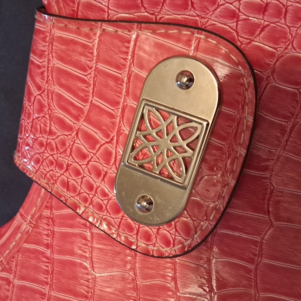 Pink Purse - Picture 3 of 9